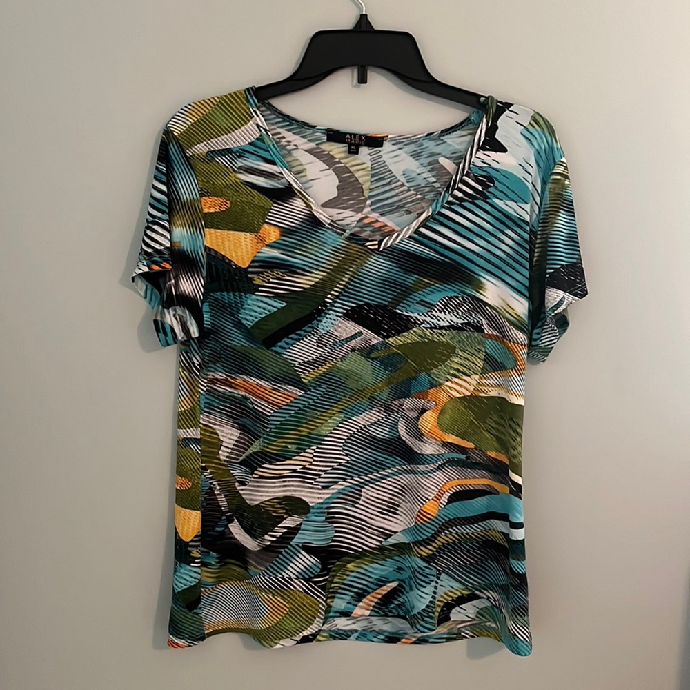 💕HP💕Alex Marie short sleeve, scoop neck blouse- abstract retro design- size XL